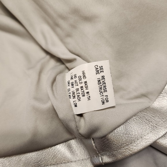 Hot & Delicious Silver Faux Leather Moto Biker Jacket with Patches Size Small - Picture 4 of 7